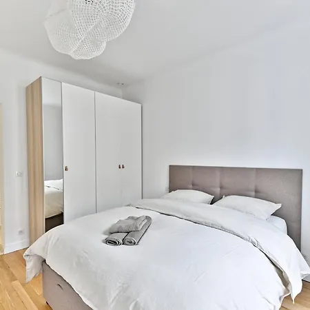 Daire Sublime 2p A 15 Min Du Centre De Paris. Courbevoie